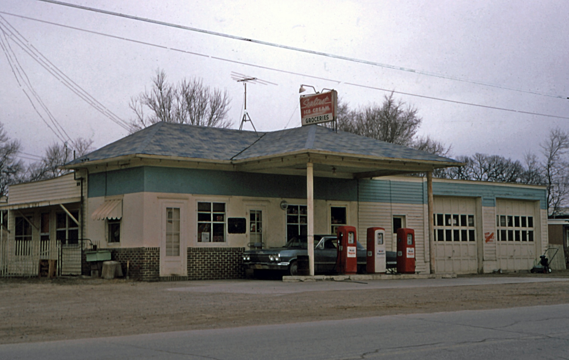 No Frills Supermarkets - CLOSED, 1817 W Broadway, Council Bluffs